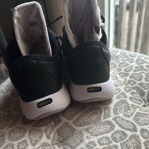 Puma sneaker size 8